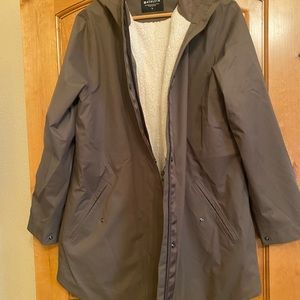 Athleta Sherpa lined raincoat
